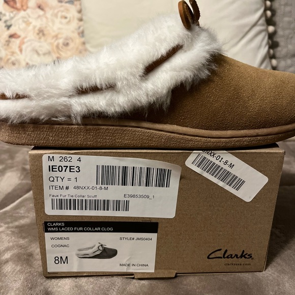 New Suede Fur-Lined Clarks Slippers Womens Size 8 - Picture 2 of 5